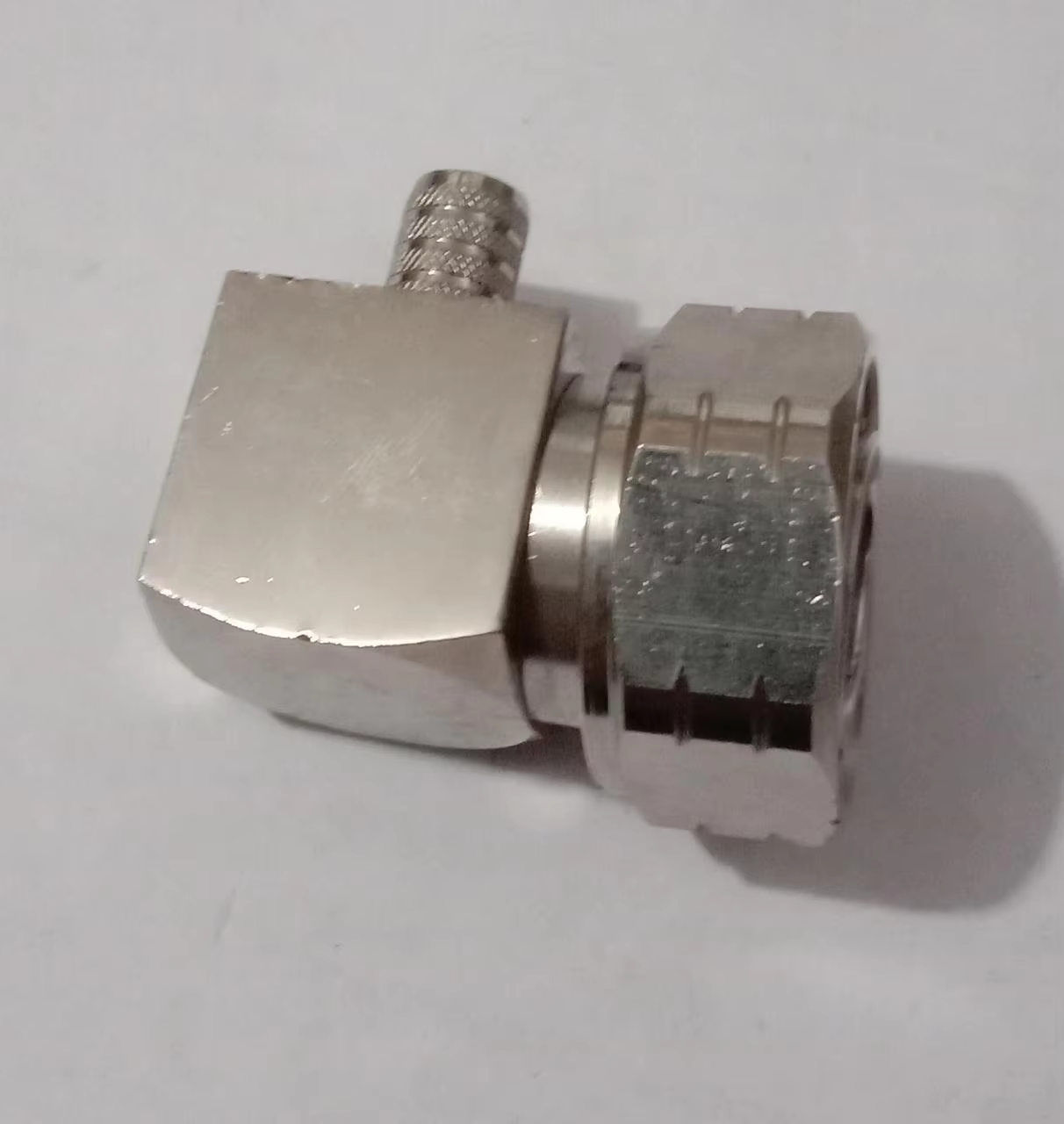 DIN MALE RIGHT ANGLE FOR LMR 400 CRIMP CONNECTOR
