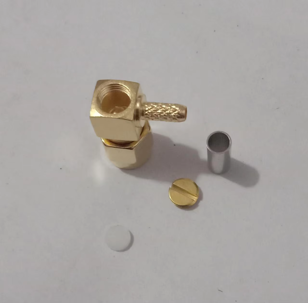 SMA MALE RIGHTANGLE LMR 100 CRIMP CONNECTOR
